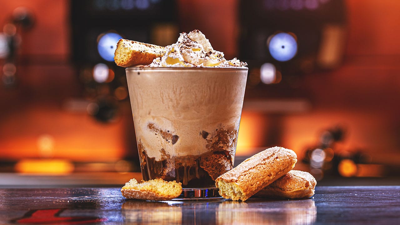 Kava s smetano slastna izbira ali zdravstveno vprašanje